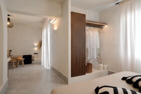 Polis of Naxos Stylish Suites