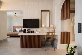 Polis of Naxos Stylish Suites