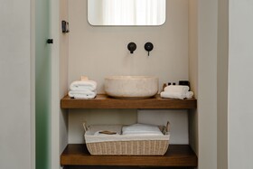 Polis of Naxos Stylish Suites