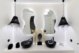 Portara Seaside Luxury Suites