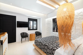 Portara Seaside Luxury Suites