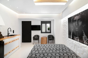 Portara Seaside Luxury Suites