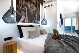 Portara Seaside Luxury Suites