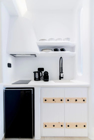 Portara Seaside Luxury Suites