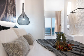 Portara Seaside Luxury Suites