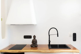 Portara Seaside Luxury Suites