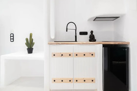 Portara Seaside Luxury Suites