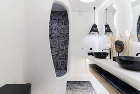 Portara Seaside Luxury Suites