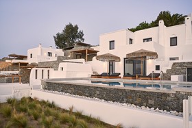 Hill Club Naxos