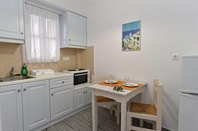 Tarsa Seaside Studios & Apartments