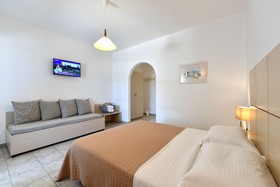 Kosmitis Suites & Villas