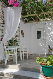 Leonardos Apartments