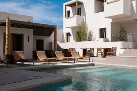 Mazee New-Age Boutique Hotel