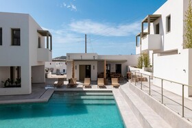 Mazee New-Age Boutique Hotel