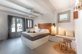 Paros Comfy Suites