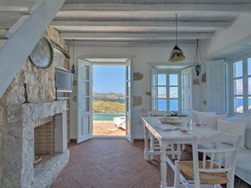 Eirini s Luxury Villas Hotel