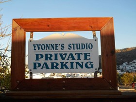 Yvonni Studios
