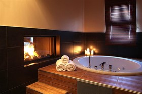 Theta Hotel