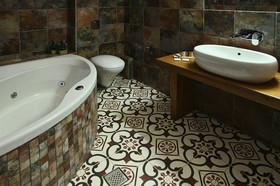 Theta Hotel