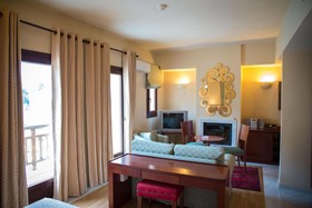 Maritsa's Hotel & Suites