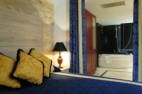 Maritsa's Hotel & Suites