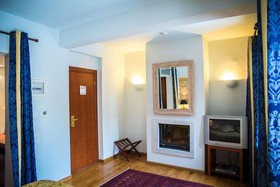 Maritsa's Hotel & Suites