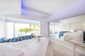 Kouros Home