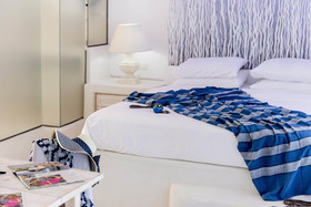 Kouros Home