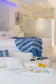 Kouros Home