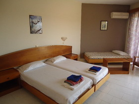 Lyristis Hotel Studios and Apartments