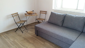 Ria's Deluxe Apartments