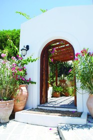 Maris Lindos Suites & Apartments