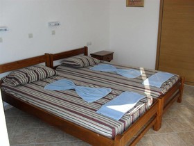 Chris Apartments