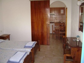 Chris Apartments