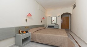 Samaina Port Hotel