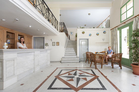 Samaina Port Hotel