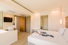 Samian Mare Hotel and Suites