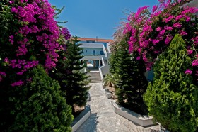 Zefiros Beach Hotel