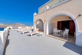 Akrotiri Apartments