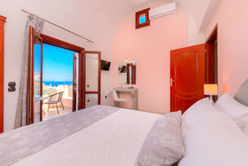 Akrotiri Apartments