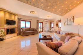 Akrotiri Apartments
