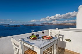 Apanemo Hotel And Suites