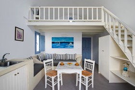Apanemo Hotel And Suites