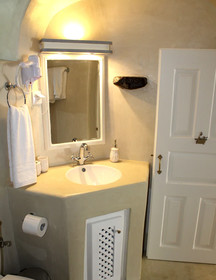 Linos Suites