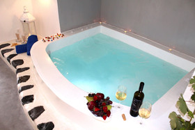Linos Suites
