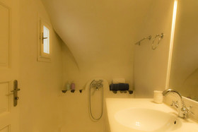 Linos Suites