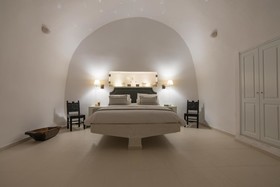 Dimitrios Cave House