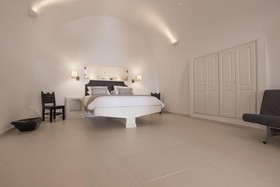 Dimitrios Cave House