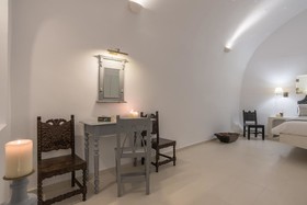 Dimitrios Cave House