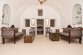 Dimitrios Cave House